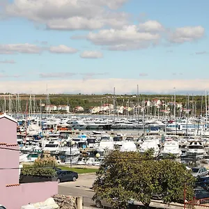 https://apartments-vedrana-biograd-na-moru.hotelinzadar.com